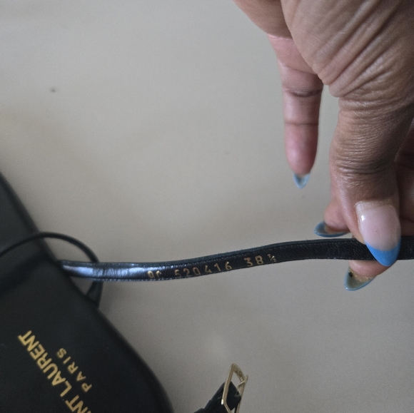 Saint Laurent Elegant Black and Gold Sandals - Picture 6 of 6